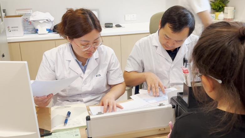 广州中山眼科余新平主任坐诊南昌爱尔 成功矫治5岁间歇性外斜视患儿