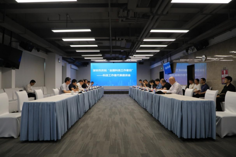 王强同志向广大科技工作者致以节日问候和良好祝愿,并从努力实现核心
