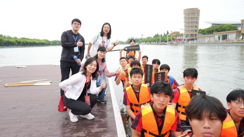 上海市工商外国语学校三龙社团在第十一届上海市学生龙文化全能赛中荣获佳绩