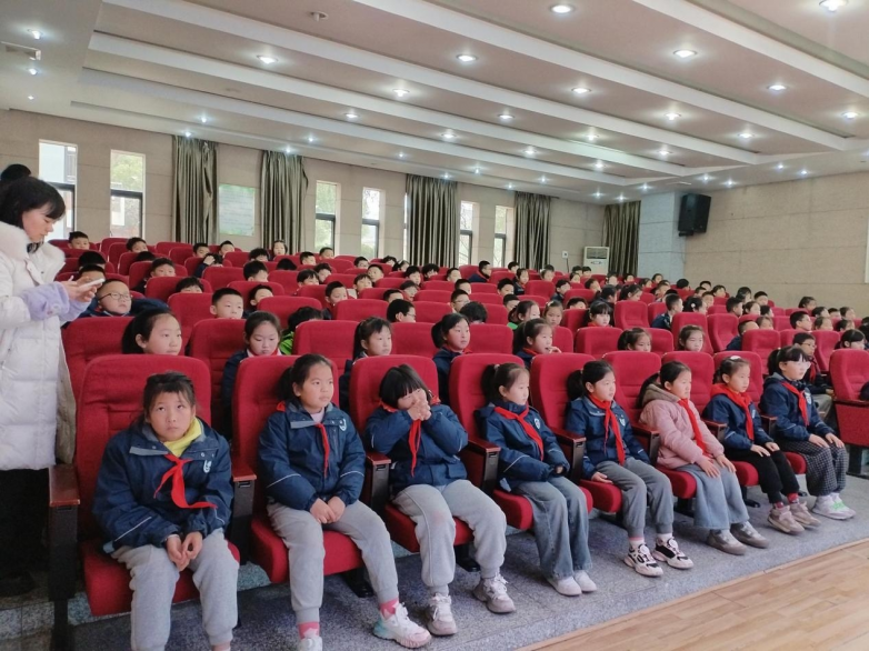 “睛” 彩一课：南昌爱尔助力南昌外国语九里象湖城学子守护“视”界