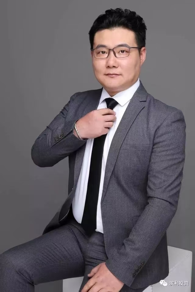 从银幕神话到投资传奇：解码梁滨273%收益的