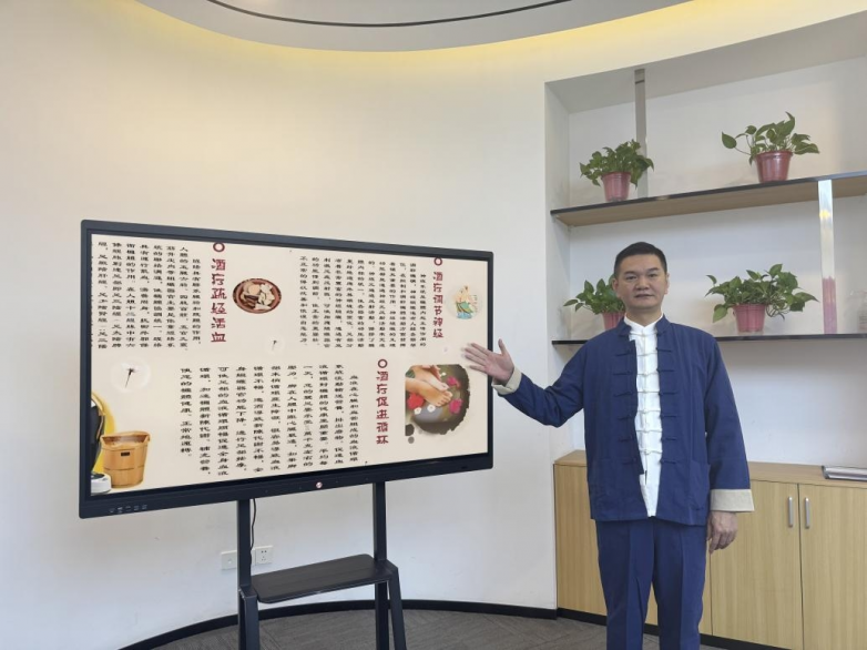 从把脉问诊到云端解惑：一位中医世家传人的蜕变