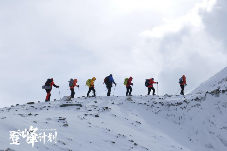 祝贺游美青少年登山队成功登顶珠穆朗玛峰,创全球青少年登山史新纪录