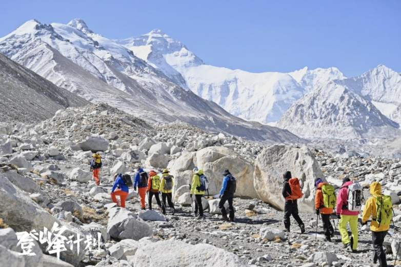 祝贺游美青少年登山队成功登顶珠穆朗玛峰,创全球青少年登山史新纪录
