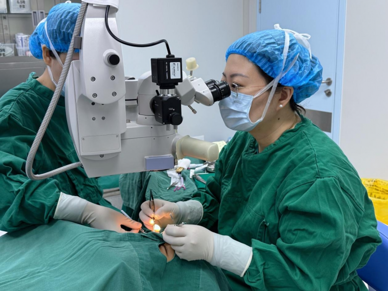 南昌爱尔杨秋艳精准手术 助16岁知觉性外斜视患者重获正常眼位