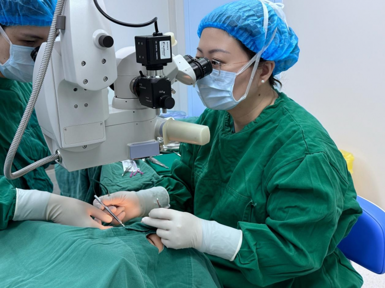 14岁少年间歇性外斜视手术 南昌爱尔杨秋艳多维度治疗助视功能恢复