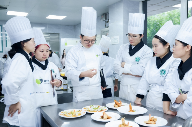 “橄榄，西班牙的超级食物” 成都探索之旅 大师班与主题展览引领校园地中海美食风潮_https://www.izongheng.net_快讯_第4张