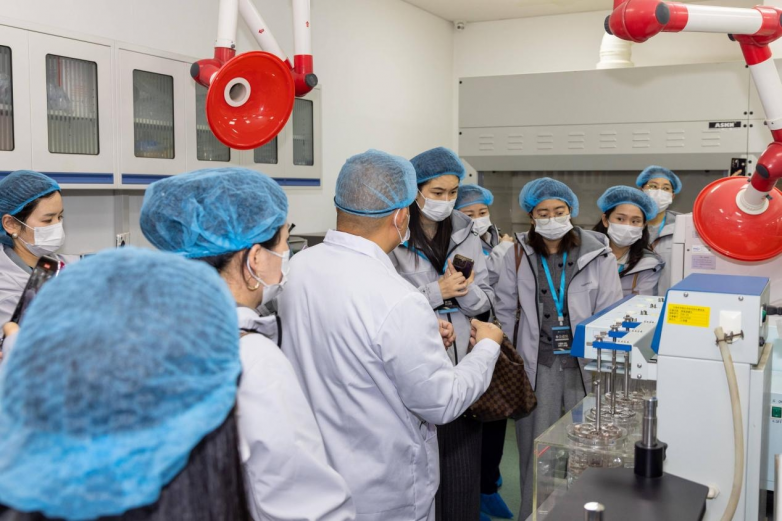 了不起的中国成分富勒烯!黑奥秘在脱发白发领域又遥遥领先了!