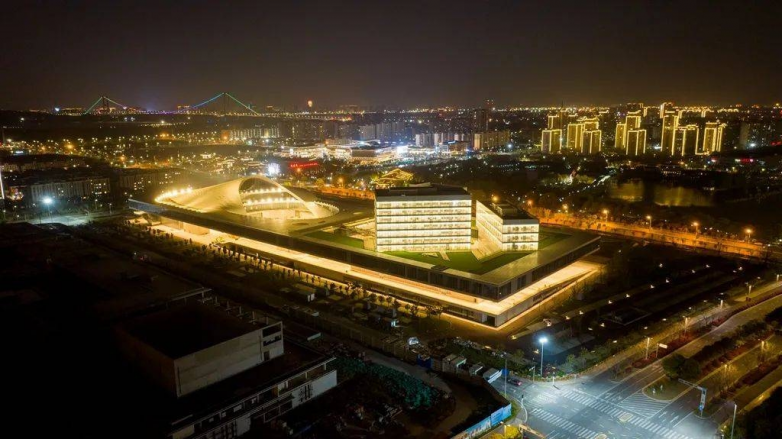 深蓝AI机器人未来世界 以AI+XR引领新场景体验