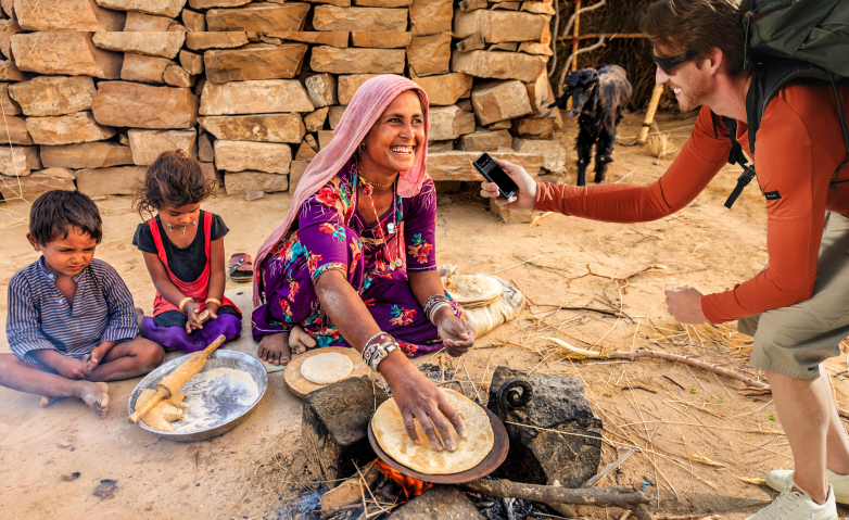端侧模型破解无网痛点时空壶新T1赋能元旦出海无忧行
