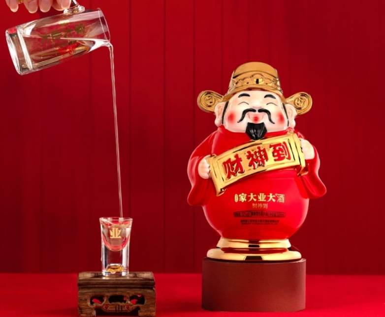 當(dāng)非遺窯火鑄就“移動財神”，這瓶酒為何成為新年祥瑞之選？