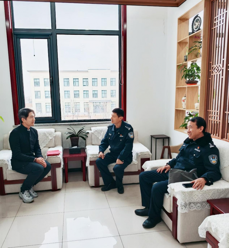 演員陳震團(tuán)泊湖半程馬拉松救人獲授見(jiàn)義勇為稱(chēng)號(hào)