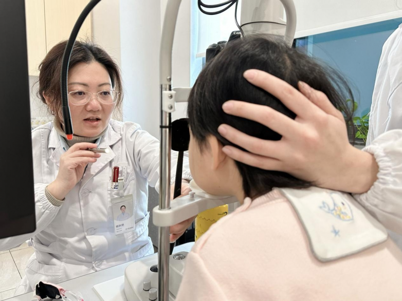 精准诊疗护视界 精湛医术获锦旗——南昌爱尔杨秋艳主任助3岁弱视患儿重获清晰视界_https://www.izongheng.net_快讯_第2张