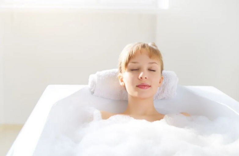 泡温泉需谨慎，这些健康风险不可忽视