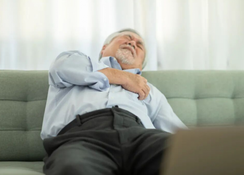 泡温泉需谨慎，这些健康风险不可忽视