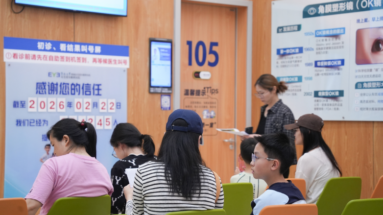 东莞12岁近视学生佩戴多点离焦眼镜三年,原本近视50度到成功“储存”远视储备