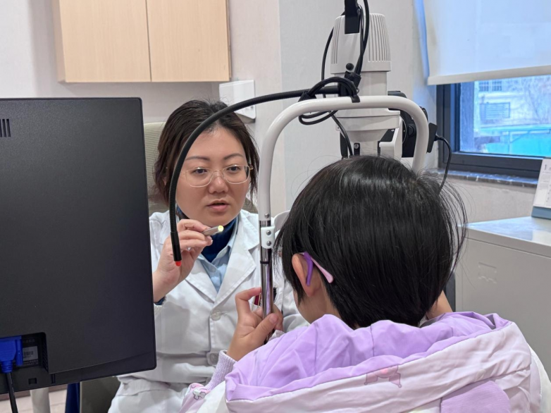 一面锦旗，一份信赖！弱视娃重见清晰，家长赠锦旗致谢南昌爱尔杨秋艳主任_https://www.izongheng.net_快讯_第2张