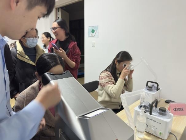 “睛”彩视界 科技赋能 东莞爱尔眼科携手大朗社区卫生中心开展全民眼健康科普行动 “睛”彩视界 科技赋能 东莞爱尔眼科携手大朗社区卫生中心开展全民眼健康科普行动
