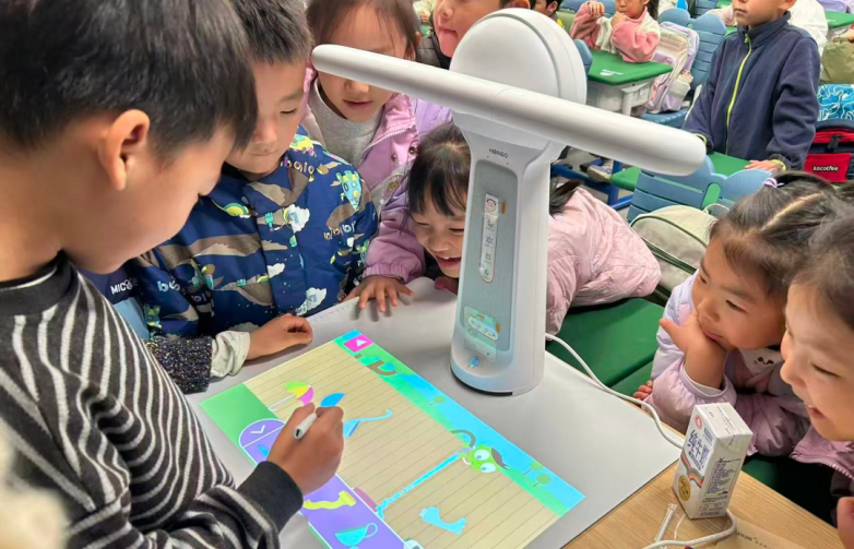 儿童台灯哪个品牌更护眼更好？宾果智慧光颠覆传统开启感官护学(图1)