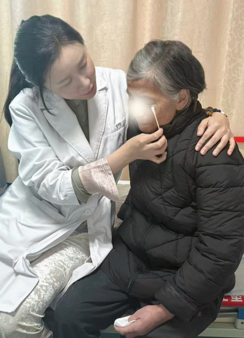 UCP+飞白，大理爱尔精准施治助患者重获清晰视界