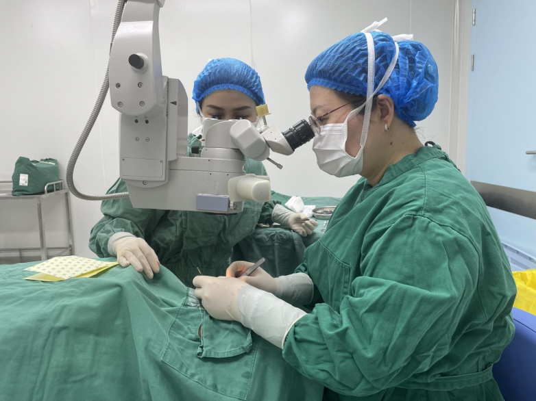 15岁少年十年共同性外斜视困扰 南昌爱尔杨秋艳手术助其获正视_https://www.izongheng.net_快讯_第2张