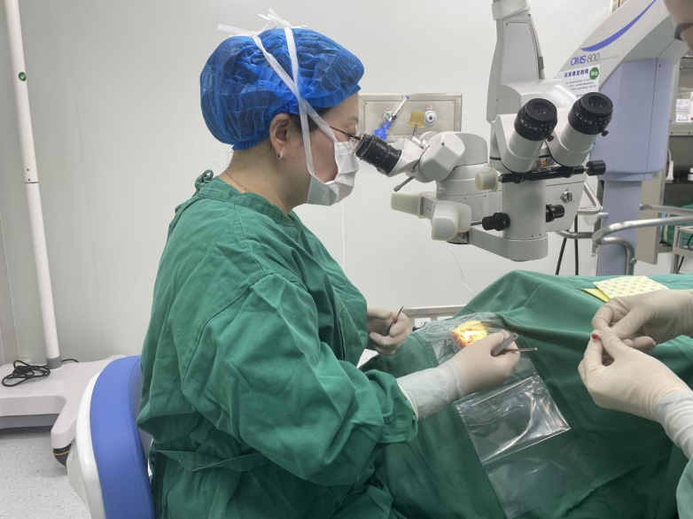 告别“斜”视青春，南昌爱尔杨秋艳手术助16岁少女眼位归正_https://www.izongheng.net_快讯_第2张