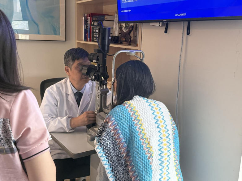 拖延六年致眼底病变加重 南昌爱尔专家：高度近视需警惕“无声”致盲风险