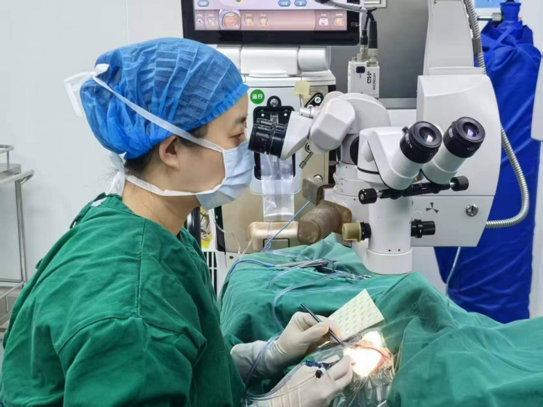 拖延30年，从白内障到眼球外斜：错过这几个月，他用一生买单