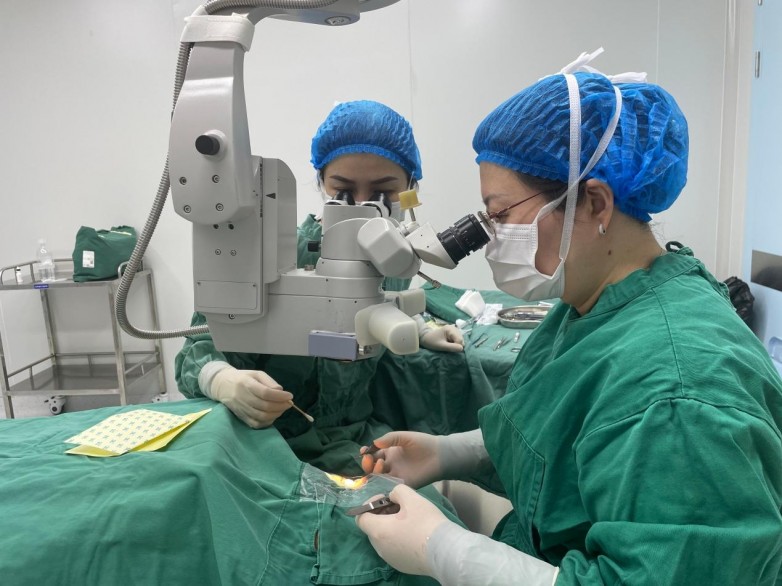 抬头斜视更明显！17岁青年外斜V征，南昌爱尔杨秋艳精准手术重塑正常眼位_https://www.izongheng.net_快讯_第3张
