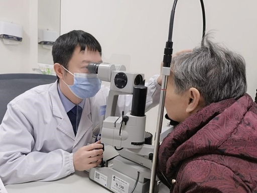 拖延20年逃避手术，视力持续下滑！南昌爱尔刘学群：别让犹豫错失保视力良机