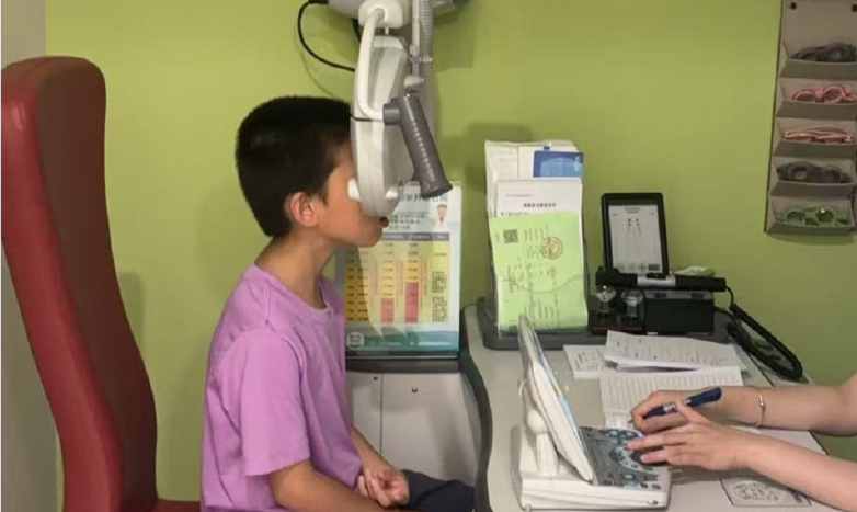 7岁男童视力骤降至0.1 南昌爱尔眼科医院精准施治守护“视”界