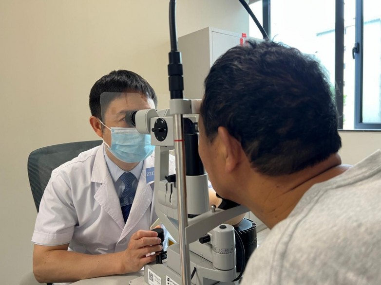 七旬乐平老人险因“误判”失明！南昌爱尔眼科飞秒激光手术助其重获清晰世界