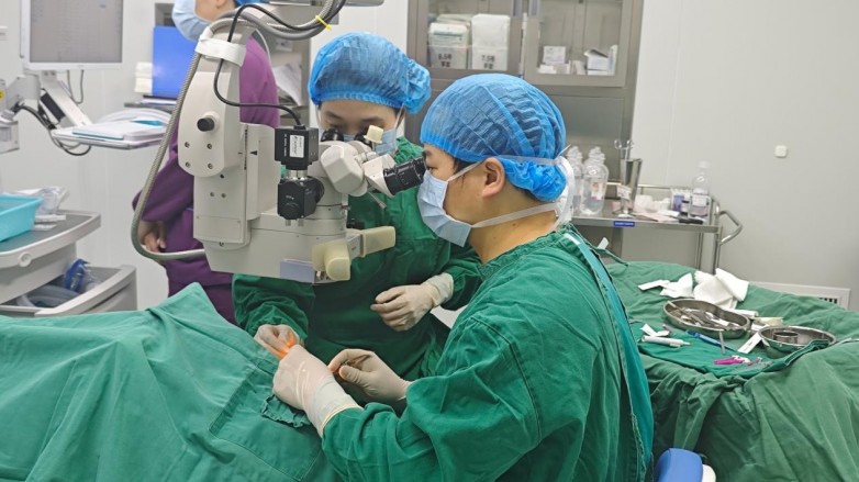 ​攻克低龄先天斜视难题，余新平教授南昌爱尔手术助4岁患儿重建视功能_https://www.izongheng.net_快讯_第2张