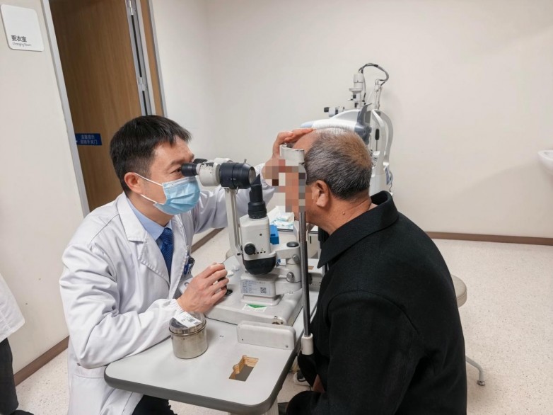 丰城老人青光眼险遭双目失明！南昌爱尔专家紧急施救保住唯一视力