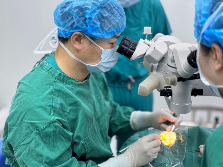 外伤诱发眼位偏移,南昌爱尔特邀余新平教授手术救治18岁少年继发性外斜视_快讯_第2张_纵横网 外伤诱发眼位偏移,南昌爱尔特邀余新平教授手术救治18岁少年继发性外斜视_https://www.izongheng.net_快讯_第2张
