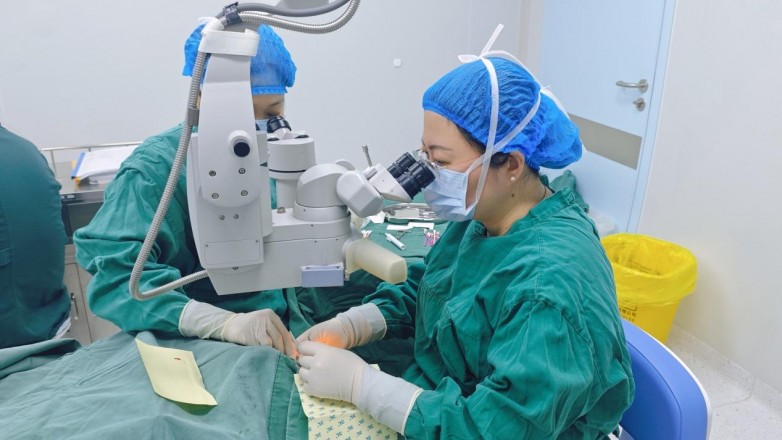 ​告别眼位偏斜！南昌爱尔杨秋艳手术攻克13岁少年共同性外斜视难题_https://www.izongheng.net_快讯_第2张