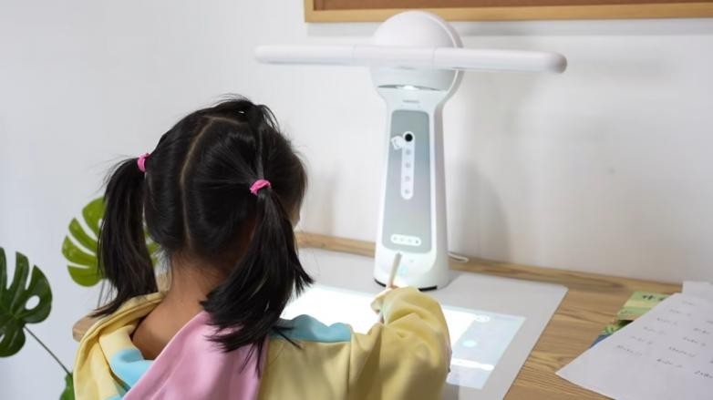 儿童护眼智能学习机哪个品牌好？三重护眼认证，宾果智慧光硬核护视力