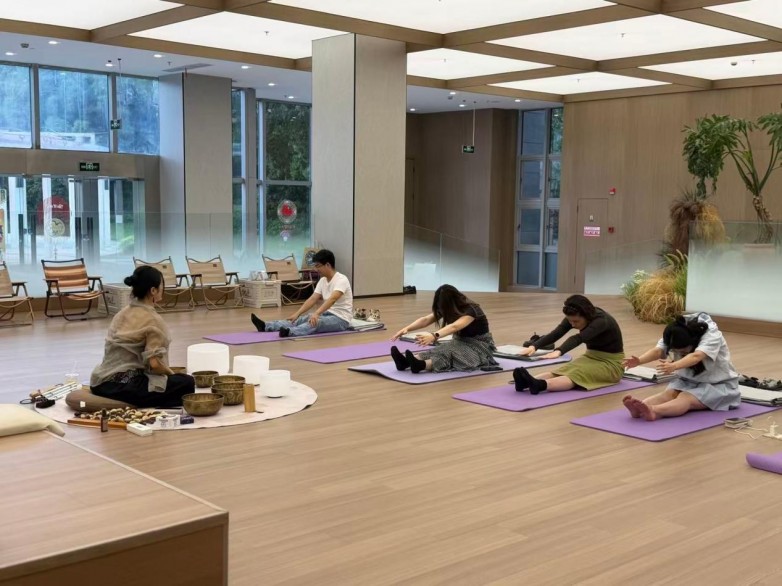 “睡眠音乐会与流体画工作坊”：智见联合“艺述实验室”打造创客身心疗愈能量舱