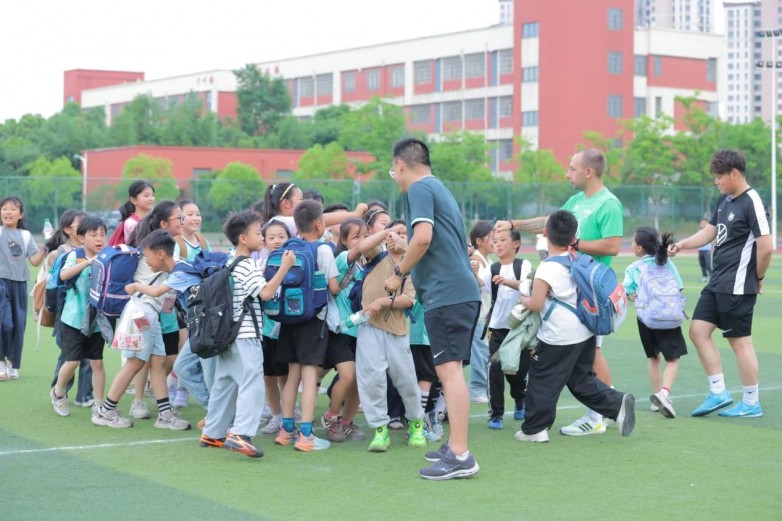 绿茵皖行:金寨留守儿童的足球新日常(图12)