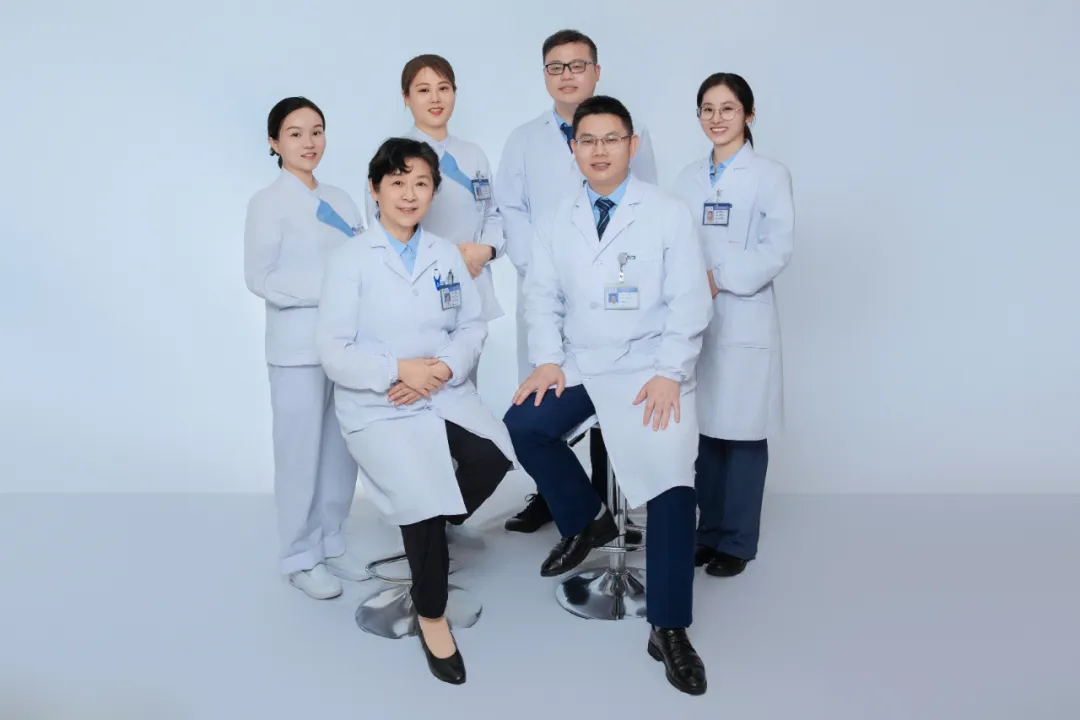 干眼诊疗再升级！九江爱尔引进手持热脉动睑板腺治疗仪