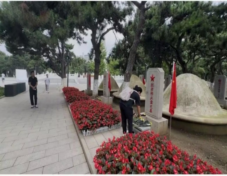 ​致敬忠魂赓续薪火——华中农大学子走进沈阳抗美援朝烈士陵园开展红色祭扫实践