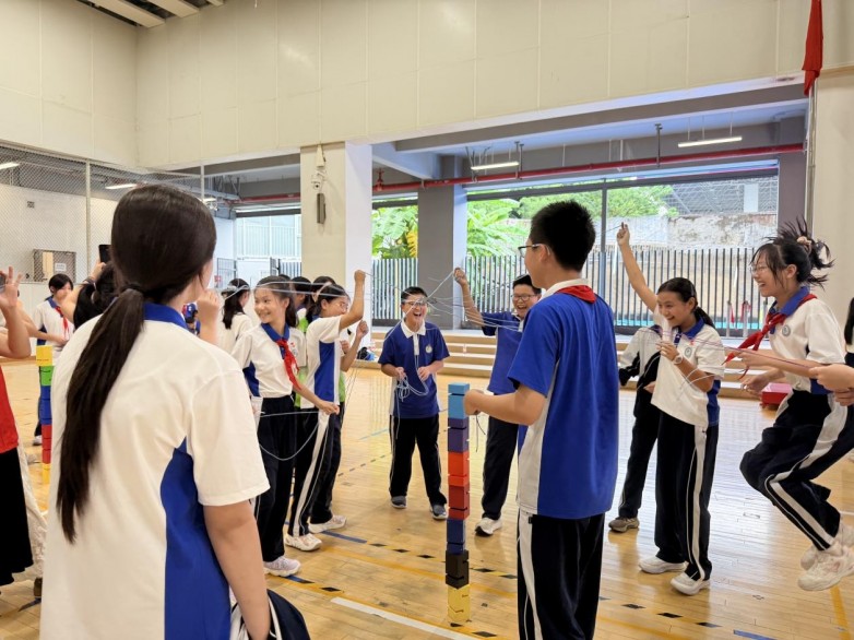 ​护蕾成长|“感受支持的力量”—— 香梅社区开展初中生历奇辅导系列活动