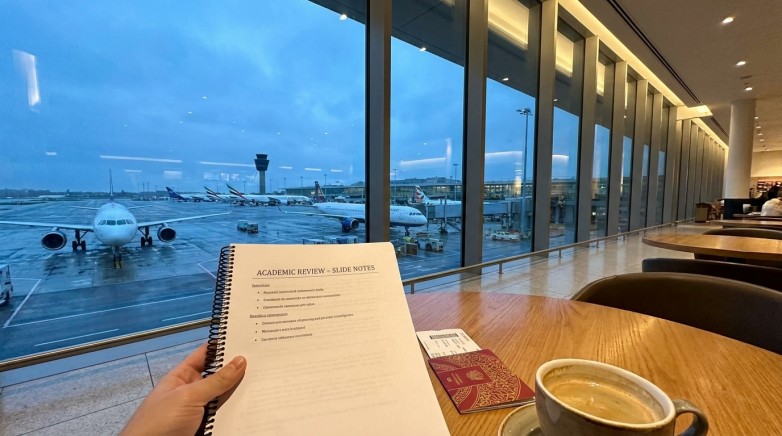 ​高校物理学院副教授临时加学术评审通知那晚，第二天那张飞上海的票怎么没耽误