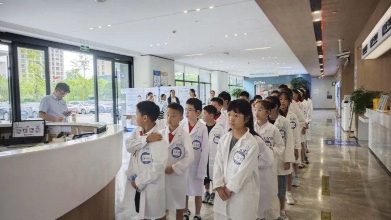 班级风采 | 五(2)中队:化身小小眼科医生,守护明亮新“视”界! 班级风采 | 五(2)中队:化身小小眼科医生,守护明亮新“视”界!