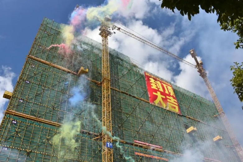 鸿翔中药数字化智能制造基地封顶数字引擎赋能云药产业升级(图2)