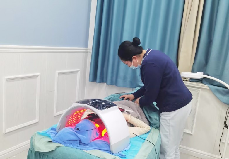 宝妈一边修护剖腹产疤一边做面部养肤.jpg