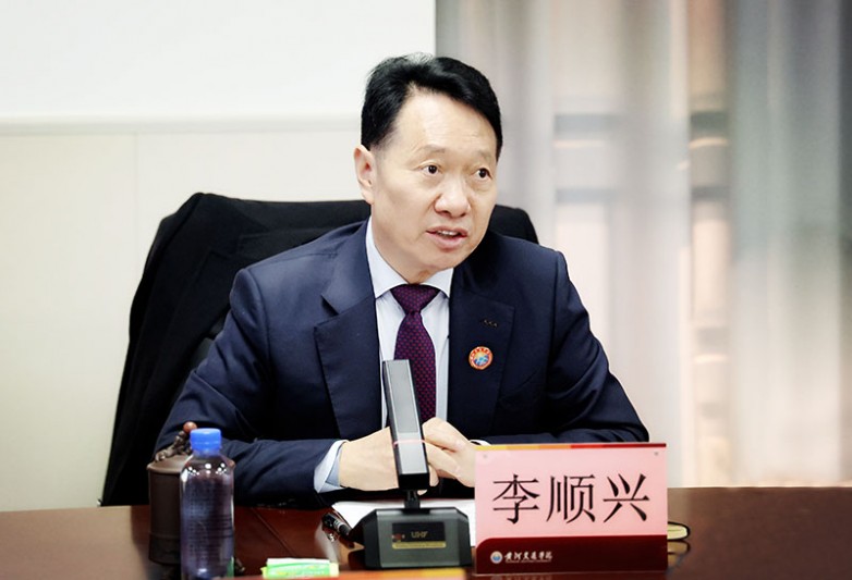 学校召开领导干部大会 新一届行政领导班子上任