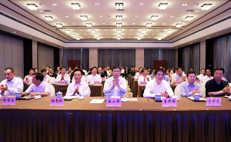 黄河交通学院与中国汽车工程研究院股份有限公司签订战略合作协议
