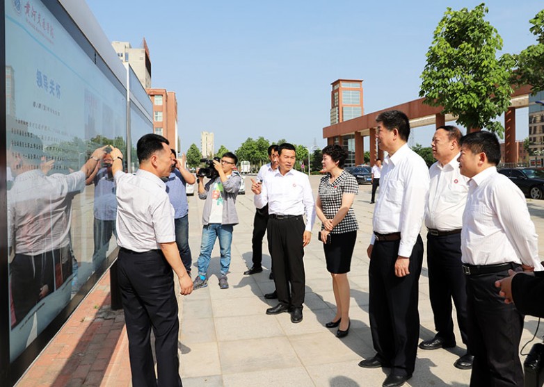 黄河交通学院与中国汽车工程研究院股份有限公司签订战略合作协议