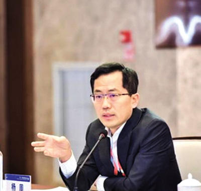 扬周老师照片.jpg